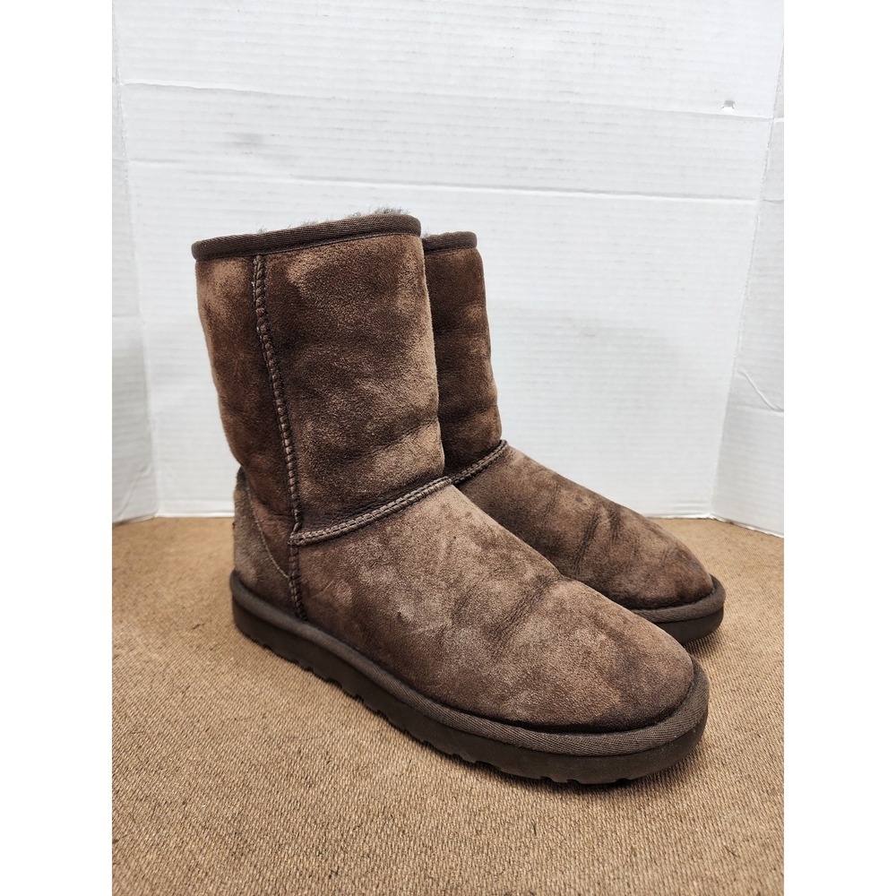 UGG Classic Short Genuine Sheepskin Boots Sz 7 Chocolate Brown 5825